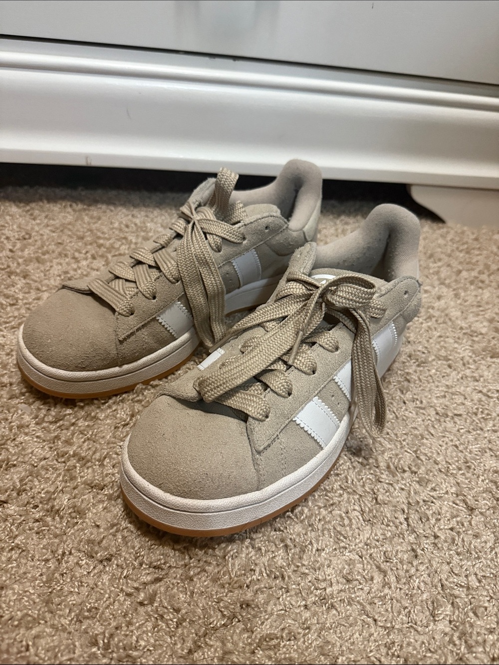Adidas campus beige shoes